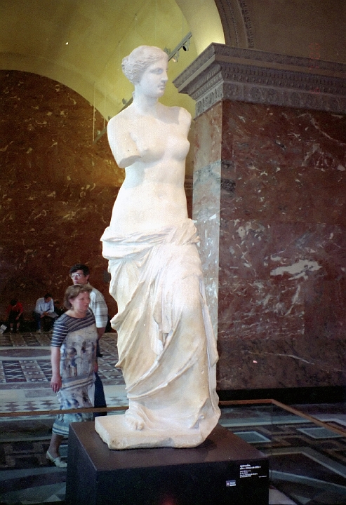 16 Louvre - Venus de Milo.jpg